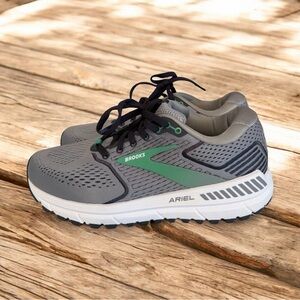 Brooks Ariel '20 Women's Running Shoes - Size 9 Wide (D) - Grey/Green - EUC